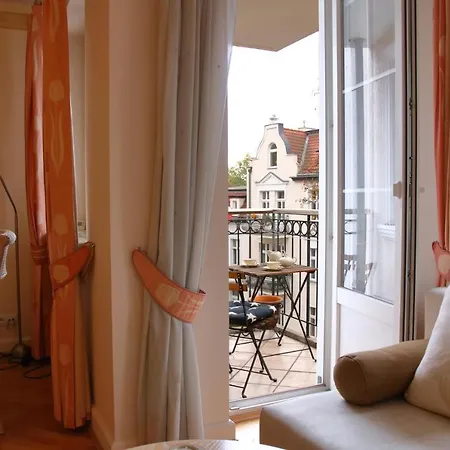 Waves アパート ソポト